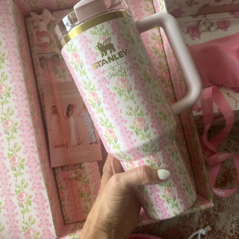 WILL SHIP TODAY!BRAND NEW IN BOX. Stanley X LoveShackFancy Love Shack Fancy 40oz